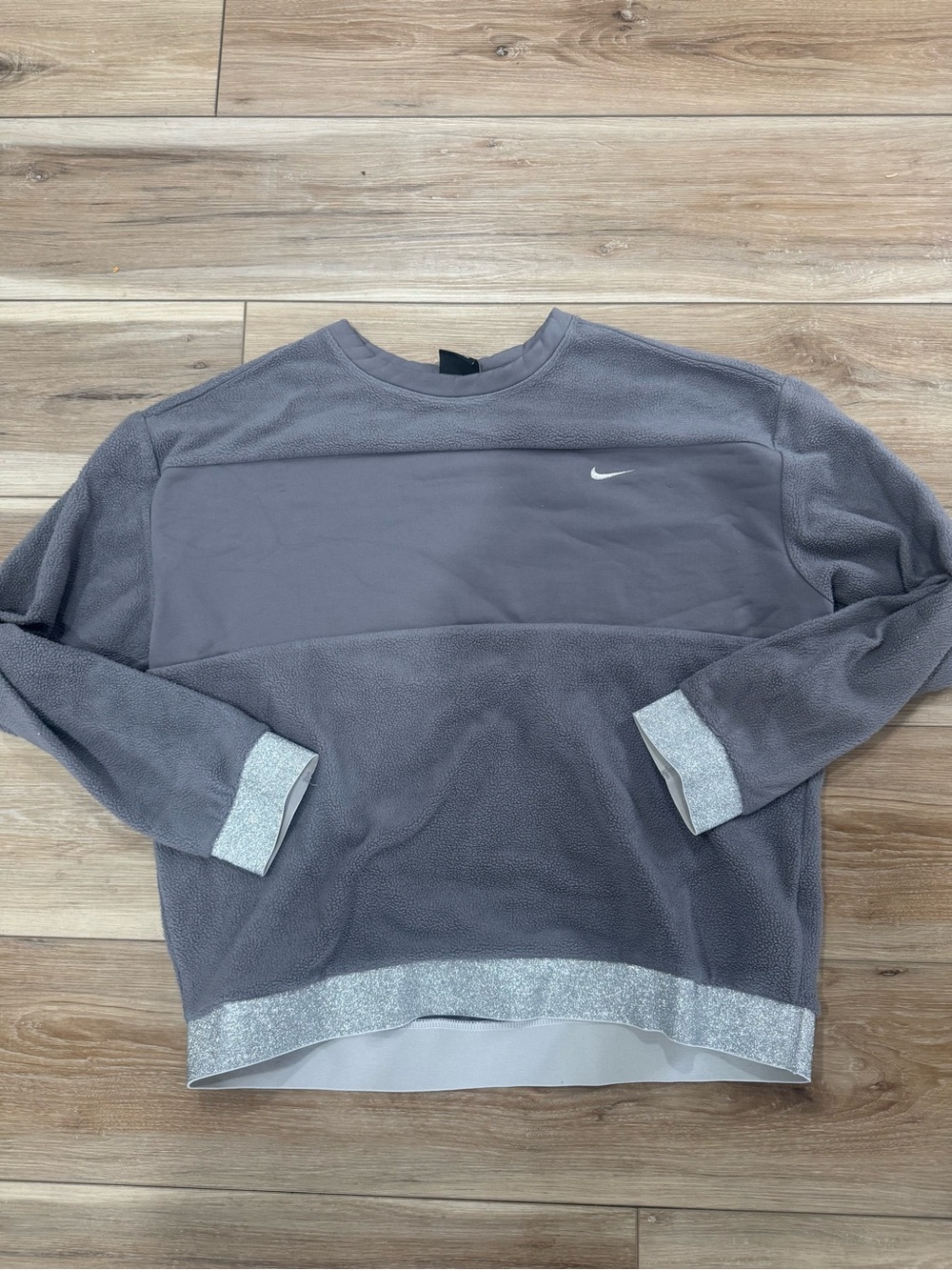 Nike women’s Gray Fleeced Crew Sweatshirt